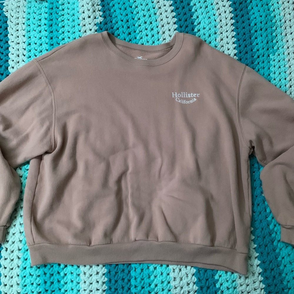 hollister embroidered crewneck